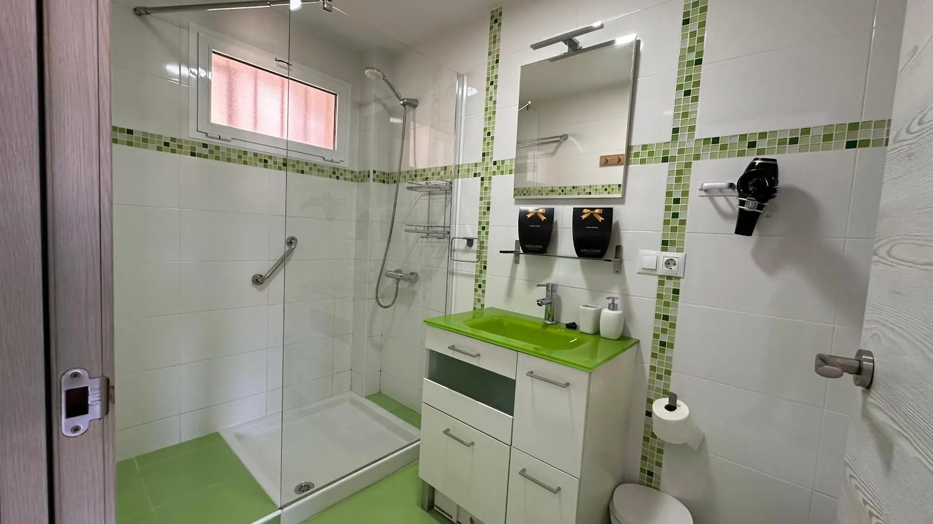 Tar9F - Nuevo, Reformado, Wifi, Smart Tv, Centro, Playa Apartment Torremolinos 0*,  Spain